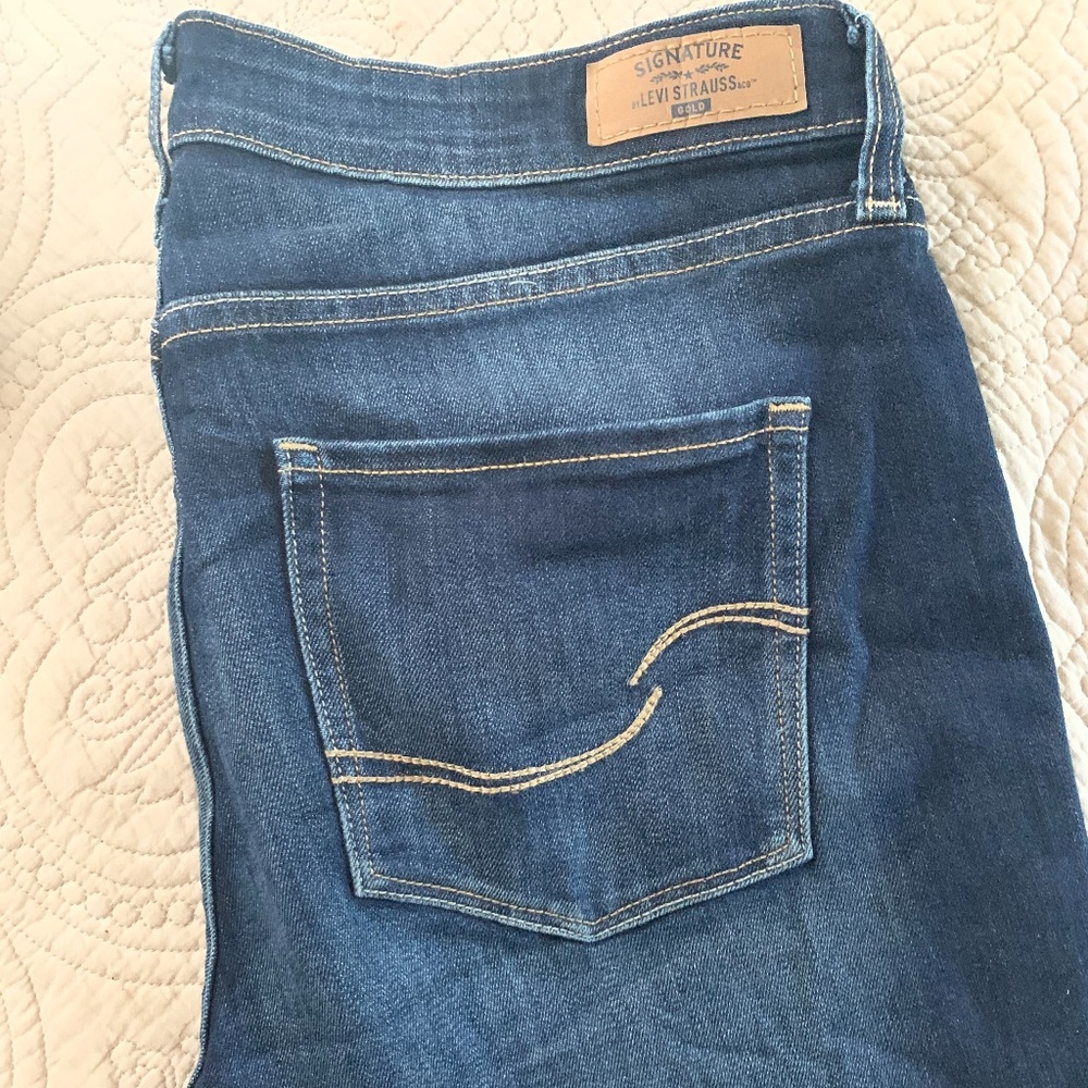 Levi Mid-Rise Capri